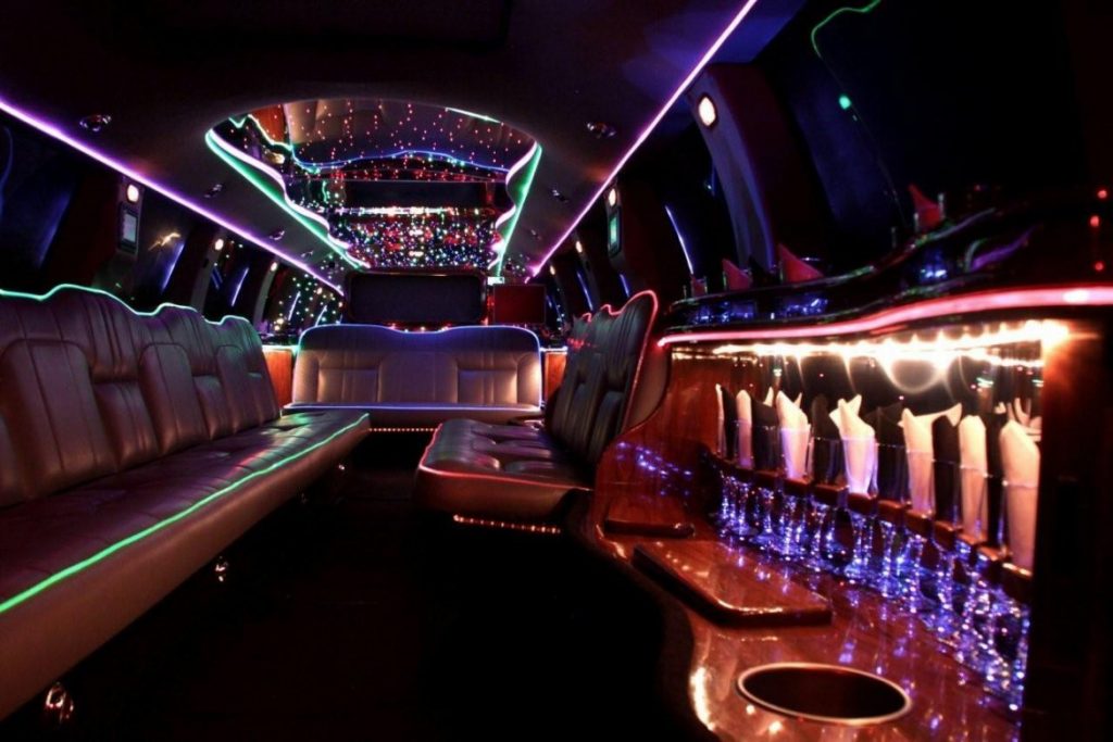 Houston Ford Excursion Limo Rates, Limousine, White, Black Car Service, Wedding, Round Trip, Anniversary, Nightlife, Getaway, Birthday, Brewery Tour, Wine Tasting, Funeral, Memorial, Bachelor, Bachelorette, City Tours, Events, Concerts, SUV